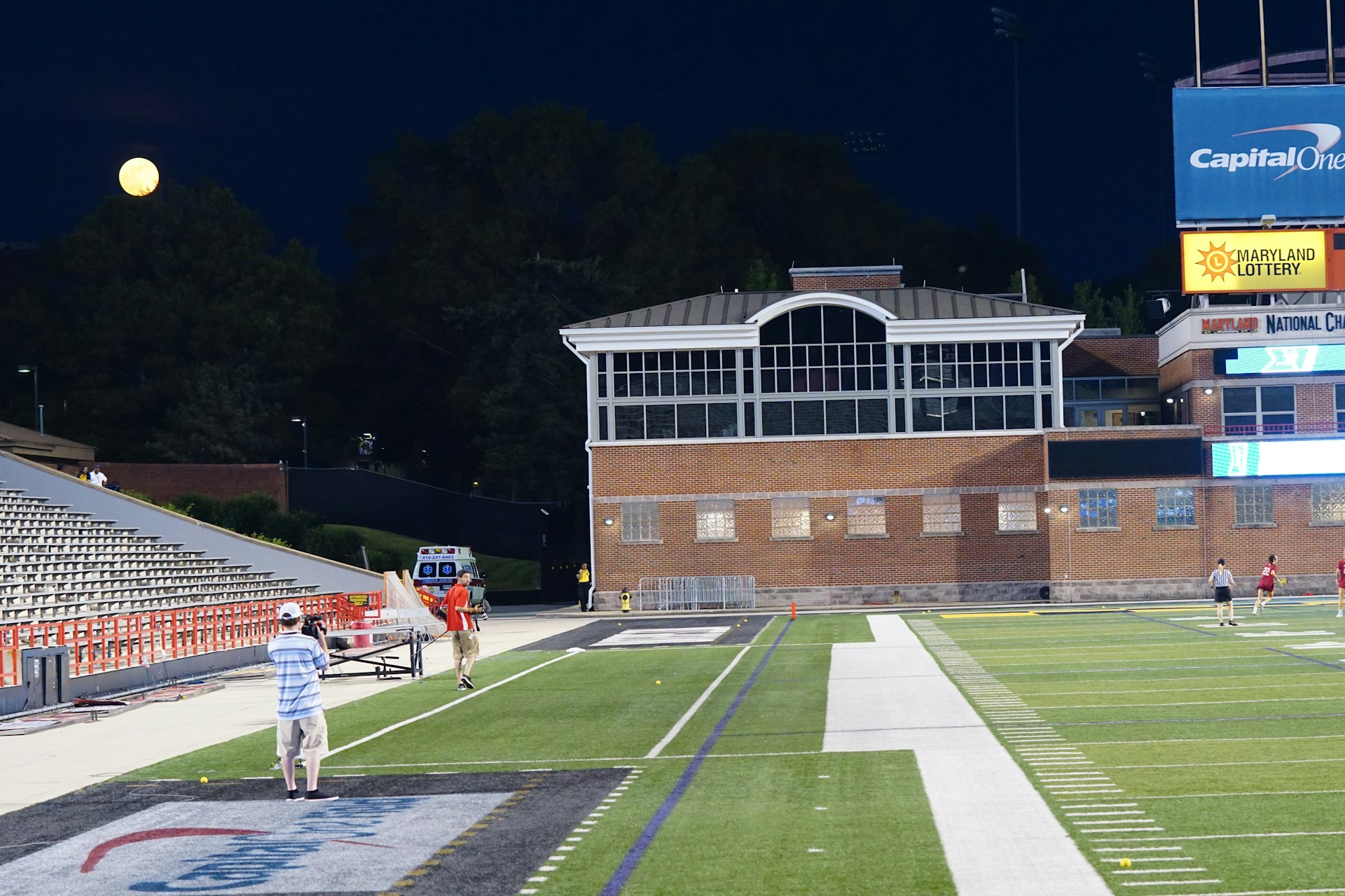 gray computer monitor